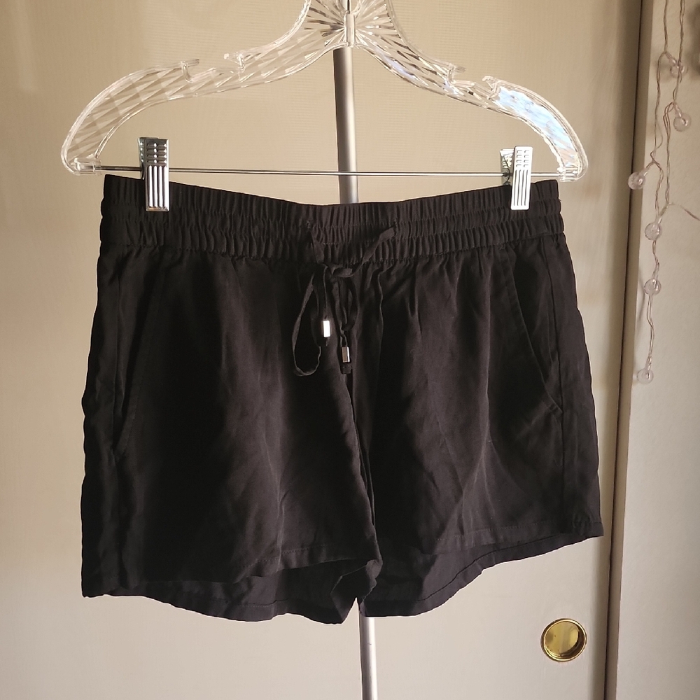 NWT! "Old Navy" Mid-Rise Shorts 🖤